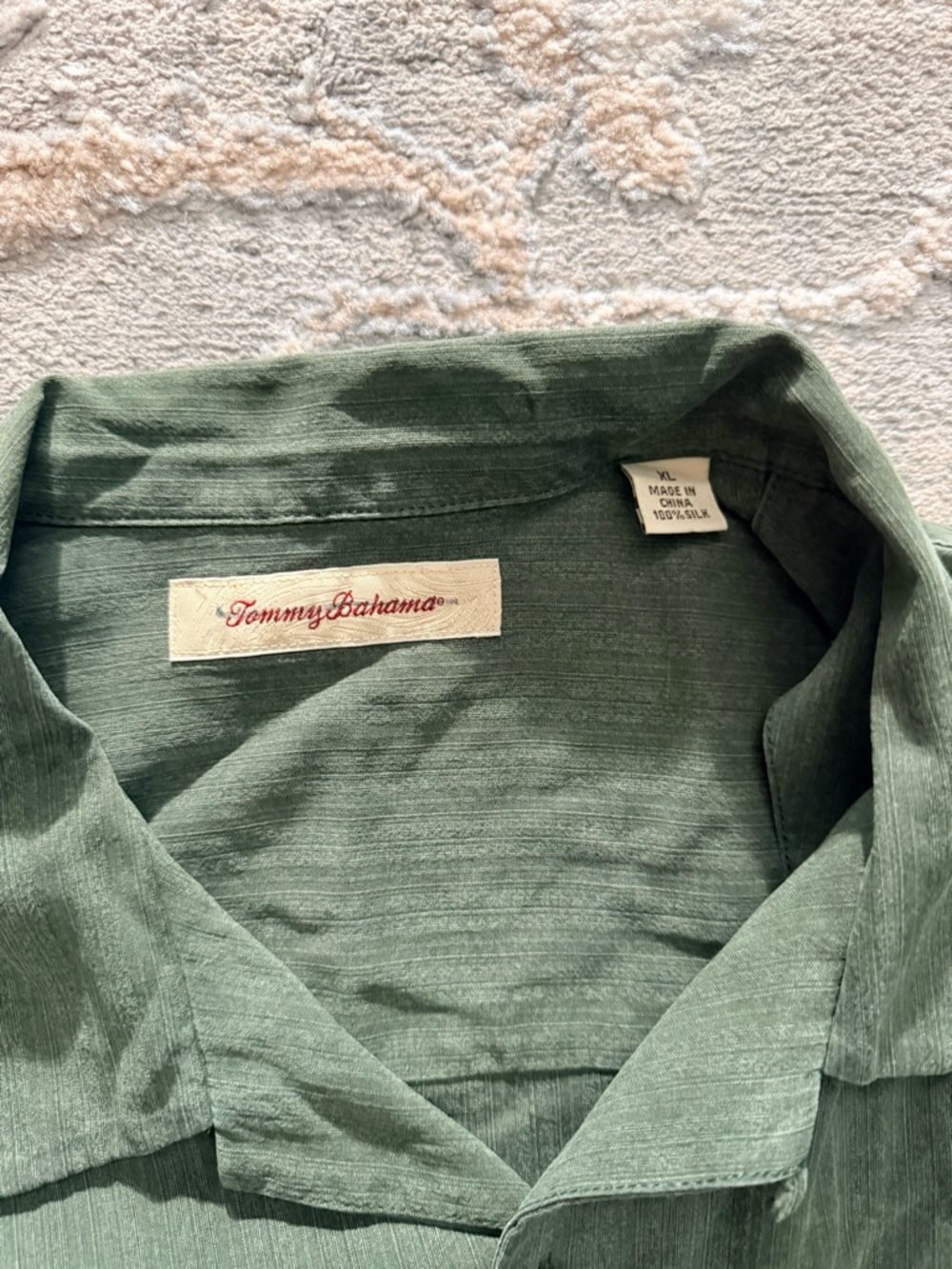 TOMMY BAHAMA Men's Short-Sleeve Button-Down Shirt in Forest Green EUC - Picture 4 of 4